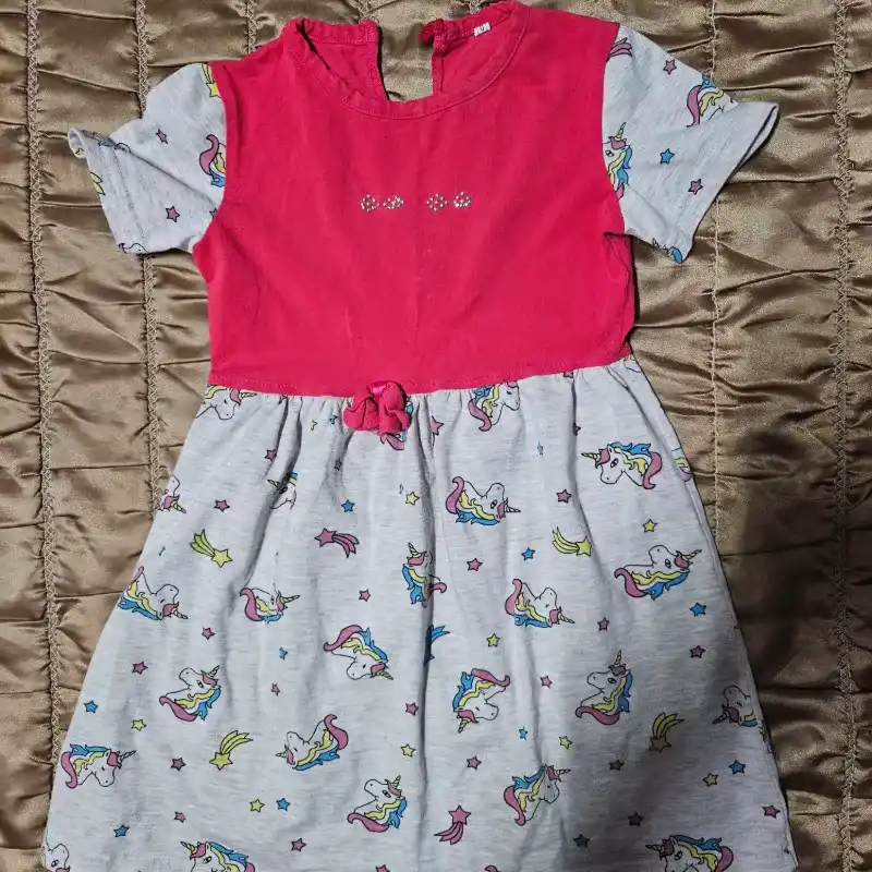 Vestido gris y rosado unicornios