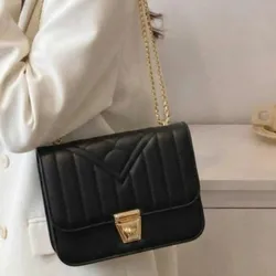 Cartera negra de cadenita