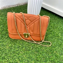 Cartera pequeña marrón