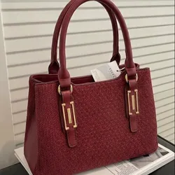 Cartera roja espaciosa 