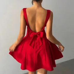 Vestido corte princesa con diseño de espalda descubierta