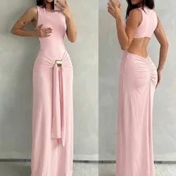Vestido rosa largo con diseño de espalda descubierta 