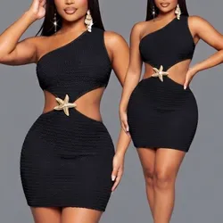 Vestido negro con detalle dorado