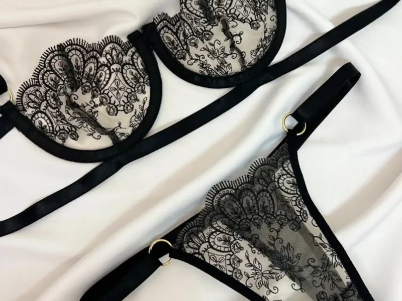 LENCERIA Y TRAJES DE BAÑO DE MUJER