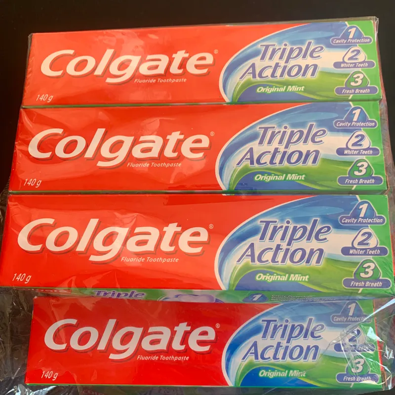 Pasta dental Colgate triple acción  140mg
