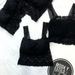 Blusa negra de encaje 