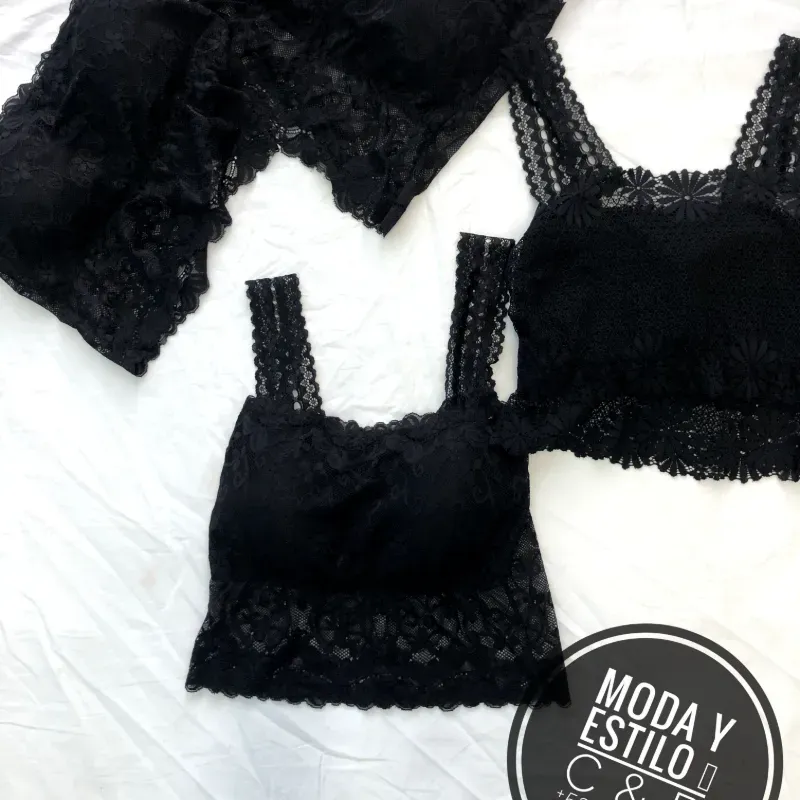 Blusa negra de encaje 