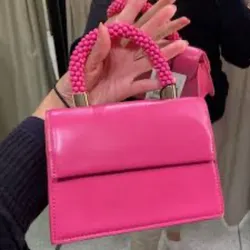 Cartera pequeña rosada Zara