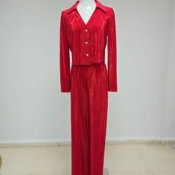 Conjunto de blusa y pantaloneta rojo