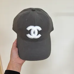 Gorra gris Chanel