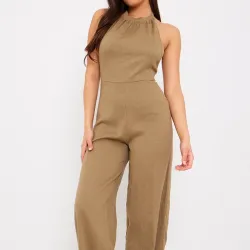 Monopantalón verde olivo de espalda descubierta