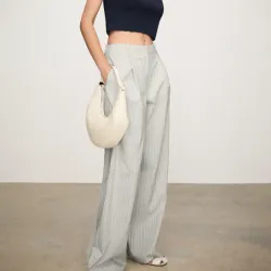 Pantalon gris a rayas Mango