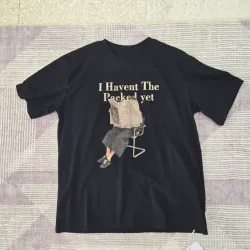 Pulover negro de periódico 