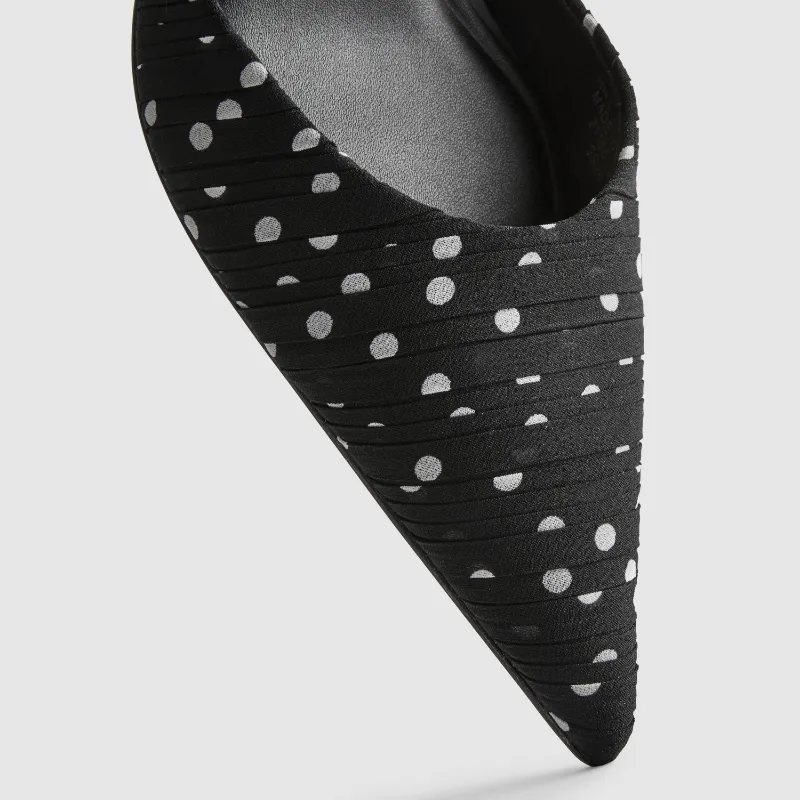 Puntifinos negros de bolas blancas