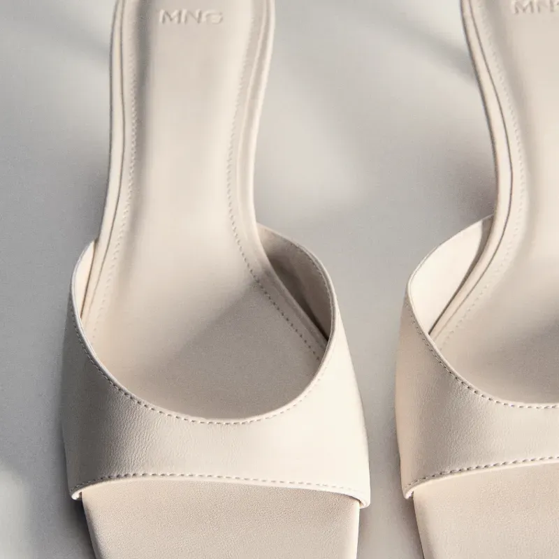 Sandalias de tacón crema Mango