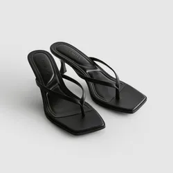 Sandalias de tacón y tiras finas negras