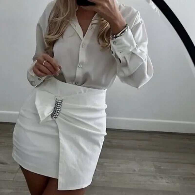 Saya blanca con detalle 