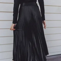 Saya negra plisada