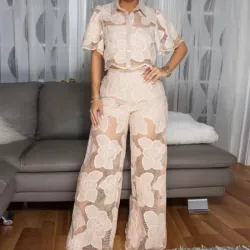 Set beige de pantalon y blusa tejido