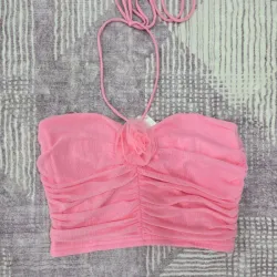Top rosado con flor