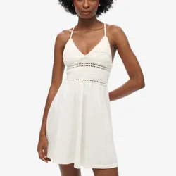 Vestido blanco de tirantes y parte de arriba tejida