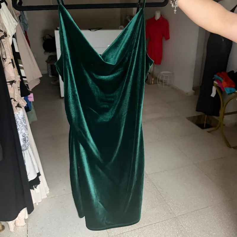 Vestido de terciopelo verde botella