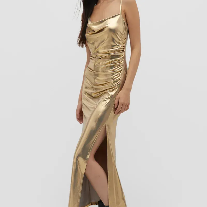 Vestido dorado Stradivarius 