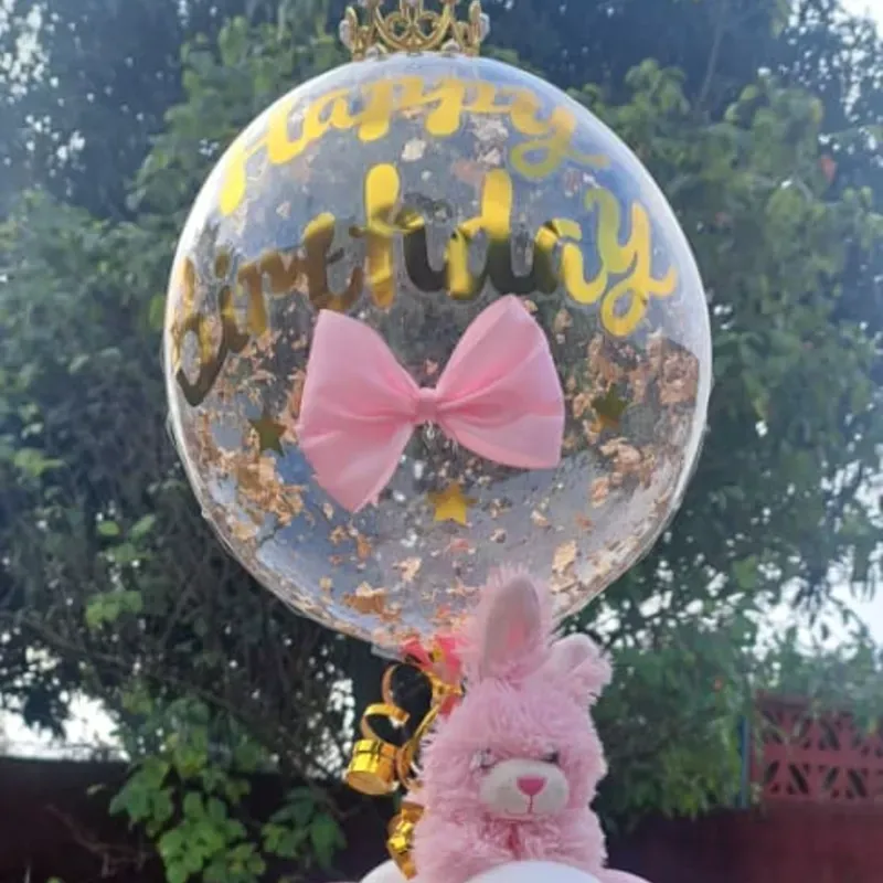 Base con globo, peluche y chuches