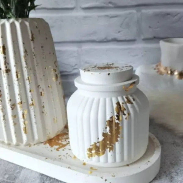 Decoración viva y artesanal: macetas, suculentas, velas y detalles mágicos para llenar tu hogar de armonía y color. 🌿✨
