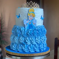 Cake de dos niveles con temática