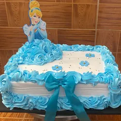Cake rectangular con temática sencilla.