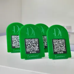 Carta menú de madera con código QR