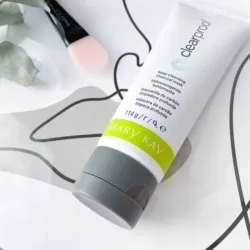 Mascarilla Facial de Limpieza Profunda con  Carbón Clear Proof