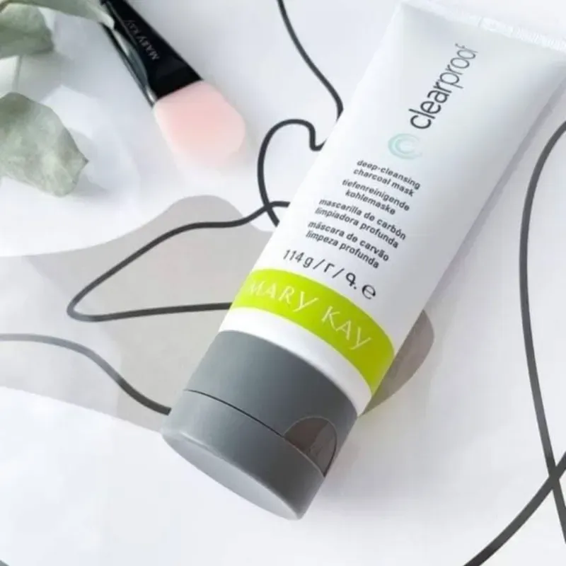 Mascarilla Facial de Limpieza Profunda con  Carbón Clear Proof