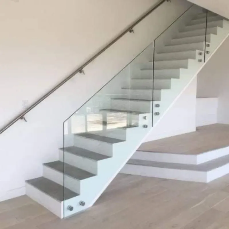 Montaje de cristal en escaleras