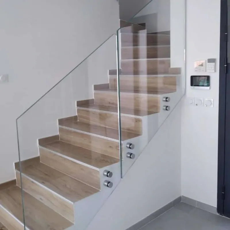 Montaje de cristal en escaleras