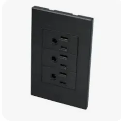 Tomacorriente triple negro (P628N)