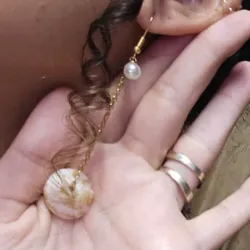 Aretes dorados de conchas