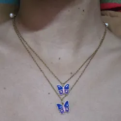 Collar dorado de mariposa