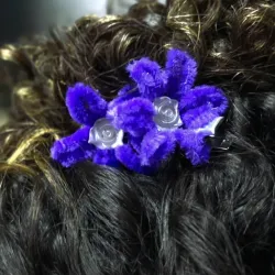 Hebilla de flores moradas