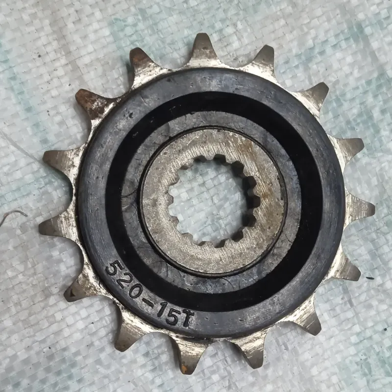 Piñón de salida de 15 dientes de GN/ GZ 250