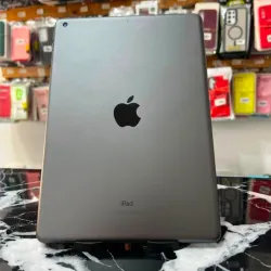 iPad 9na WIFI de 64 GB (100% Batería) 13 ciclos de carga