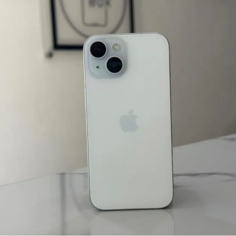 IPhone 15 de 128 GB (Libre de Fábrica, 96% Batería) Pantalla reemplazada por original