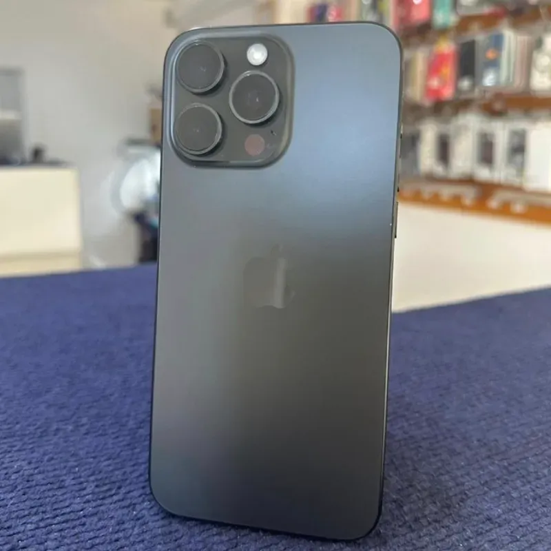 IPhone 15 Pro de 128 GB (Libre de Fábrica, Versión ESIM, 100% Batería) 9 ciclos de carga. Se entrega con el trabajo hecho y la sim del cliente puesto