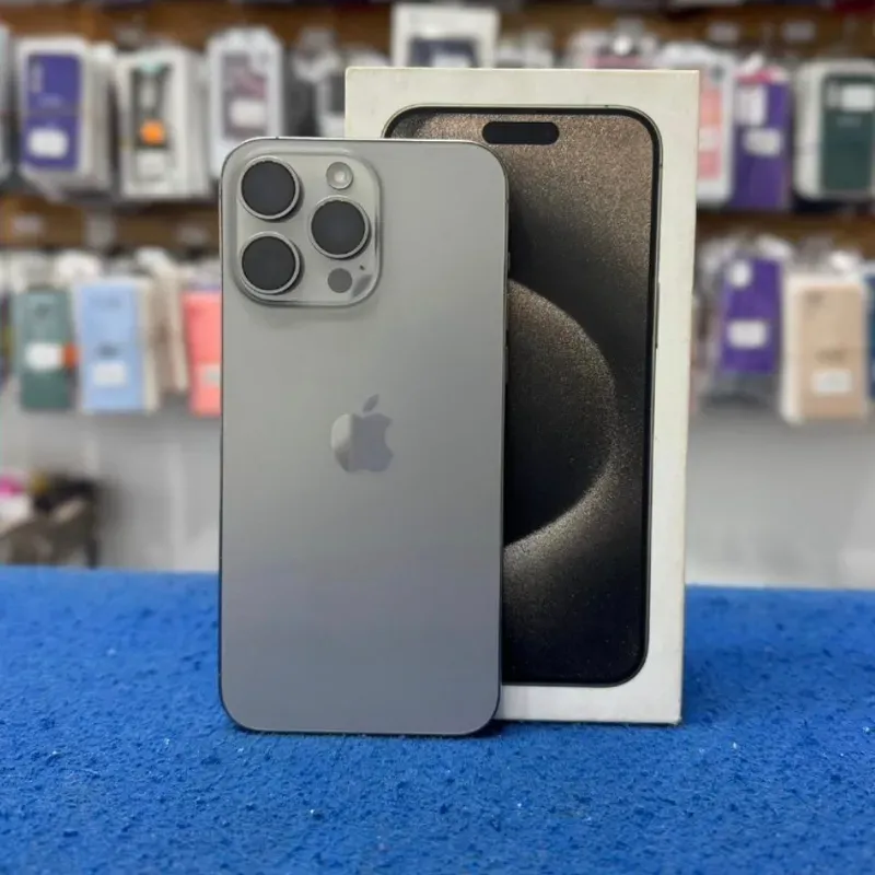 IPhone 15 Pro Max de 256 GB (Libre de Fábrica, 88% Batería)