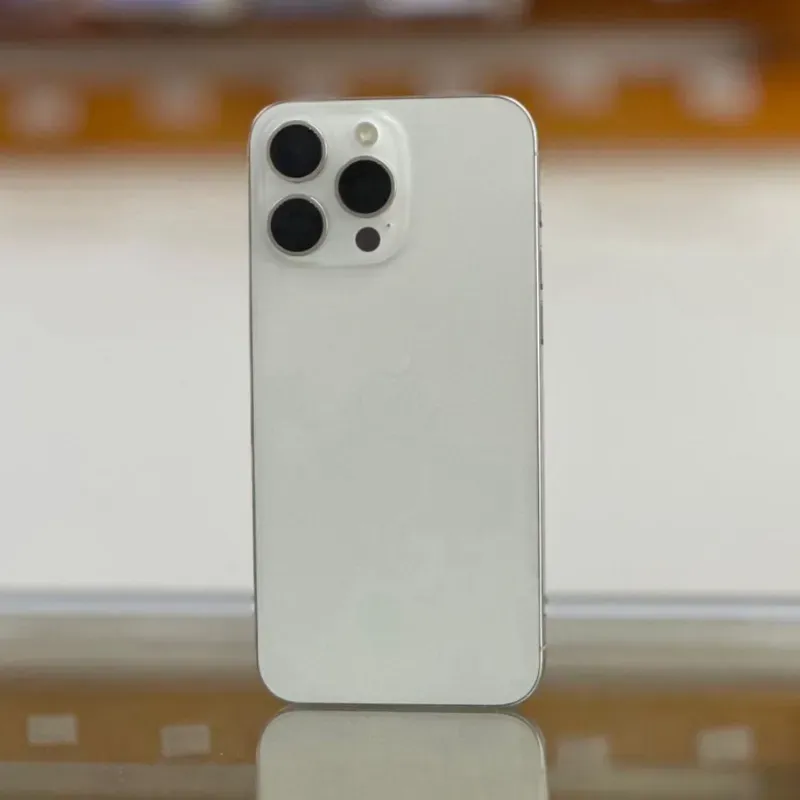 IPhone 15 Pro Max de 256 GB (Libre de Fábrica, 88% Batería) 