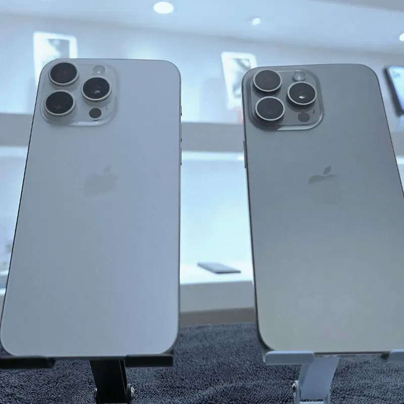 IPhone 15 Pro Max de 256 GB (Libre de Fábrica, 90% Batería)