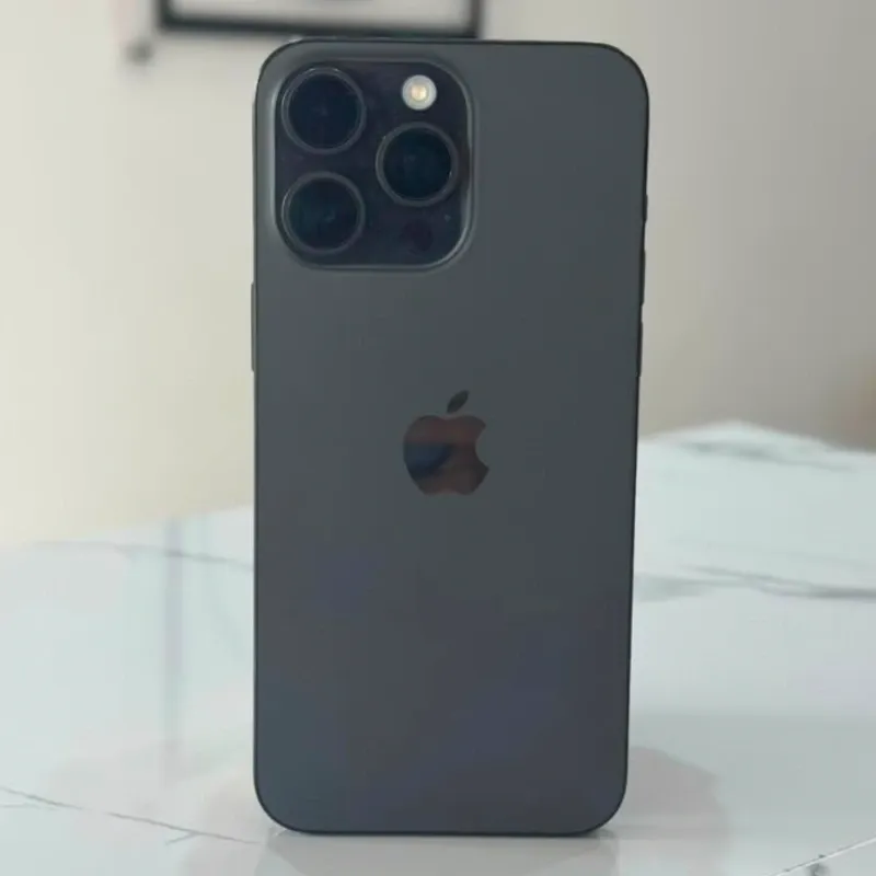IPhone 15 Pro Max de 256 GB (Versión ESIM RSIM, 89% Batería)