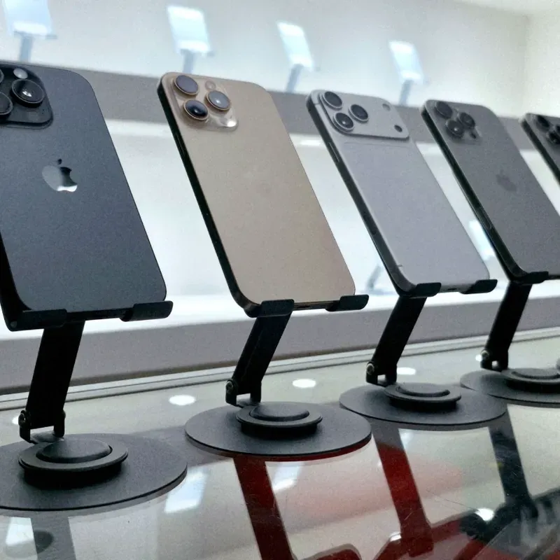 IPhone 16 Pro Max de 256 GB (Libre de Fábrica, 93% Batería) Color Blanco y Negro.