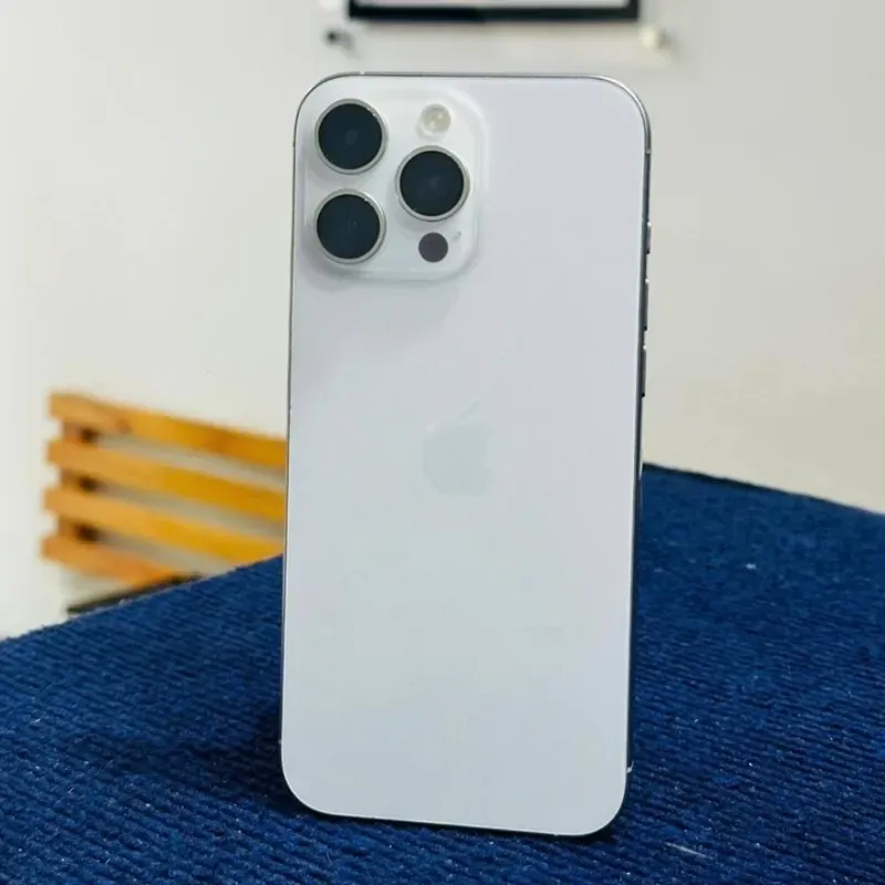 IPhone 16 Pro Max de 256 GB (Versión ESIM, 94% Batería)